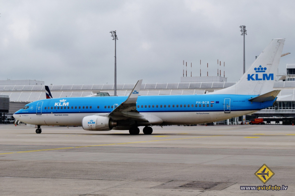Boeing 737-8K2
